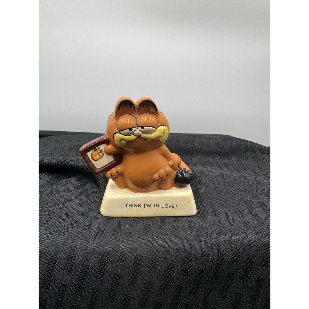 1981 Ceramic Garfield Figurine